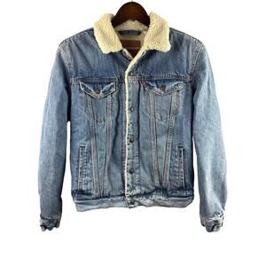 Women’s Levi’s Medium Light Washed Blue Jean Jacket